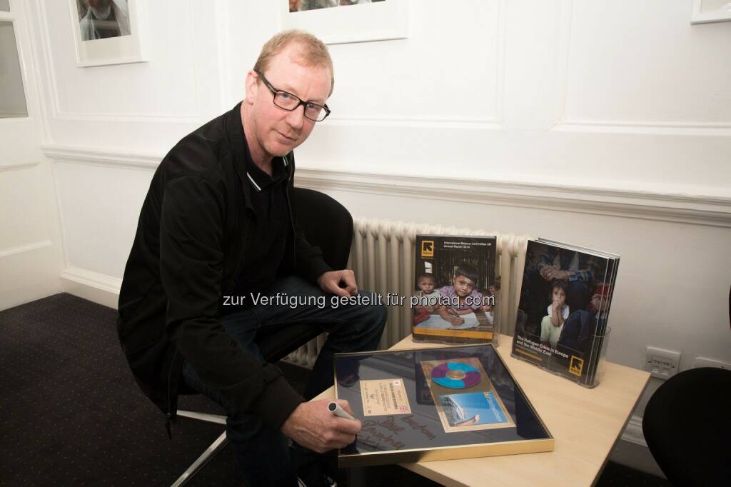 Dave Rowntree, Star Boot Sale-Initiator und Drummer der Britpop-Band Blur : Coldplay, One Direction & Co. versteigern persönliche Dinge bei der Flohmarkt-App Shpock im Rahmen des Star Boot Sale : Fotocredit: IRC UK/Cindy Marais, © Aussender (20.05.2016) 