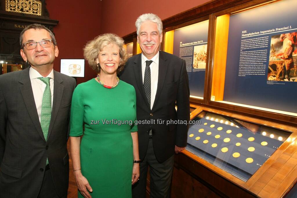 Michael Alram (Dir. Münzkabinett), Sabine Haag (GD), Hans Jörg Schelling (Finanzminister) : Das Gold des Kaisers“ im Kunsthistorischen Museum – Eröffnung durch Hans Jörg Schelling : Fotocredit: Kunsthistorisches Museum Wien/APA-Fotoservice/Hautzinger, © Aussendung (24.05.2016) 