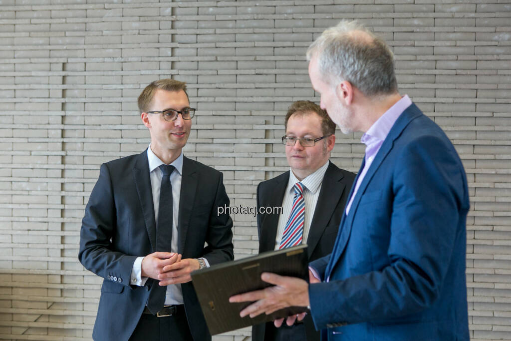 Klaus Ofner (Wienerberger), Gregor Rosinger (Rosinger Group), Christian Drastil (BSN), © Martina Draper/photaq (24.05.2016) 