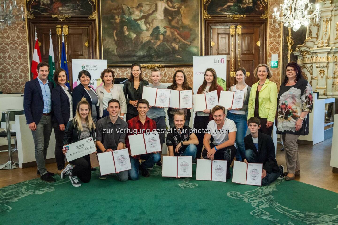 Siegerehrung des Bundesredewettbewerbs im Grazer Landhaus : Sophie Karmasin gratuliert den Preisträgerinnen & Preisträgern des 64. Bundes-Jugendredewettbewerbs : Fotocredit: Land Steiermark/Martin