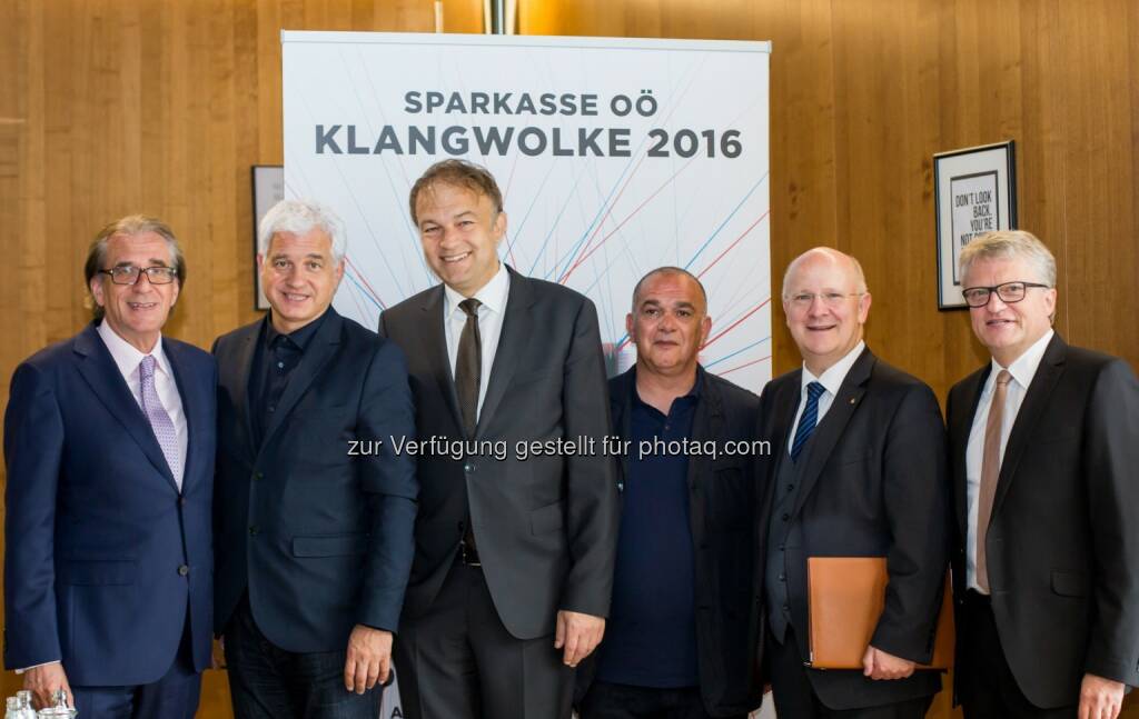 Kurt Rammerstorfer (Landesdirektor ORF OÖ), Hans-Joachim Frey (Künstlerischer Vorstandsdirektor LIVA), Meinhard Lukas (Rektor der JKU), Salvatore Vanasco (GF xailabs GmbH), Michael Rockenschaub (Vorstandsvorsitzender Sparkasse OÖ), Klaus Luger (Bürgermeister von Linz) : Linzer Klangwolke 2016 feiert 50 Jahre JKU : Fotocredit: JKU, © Aussendung (26.05.2016) 