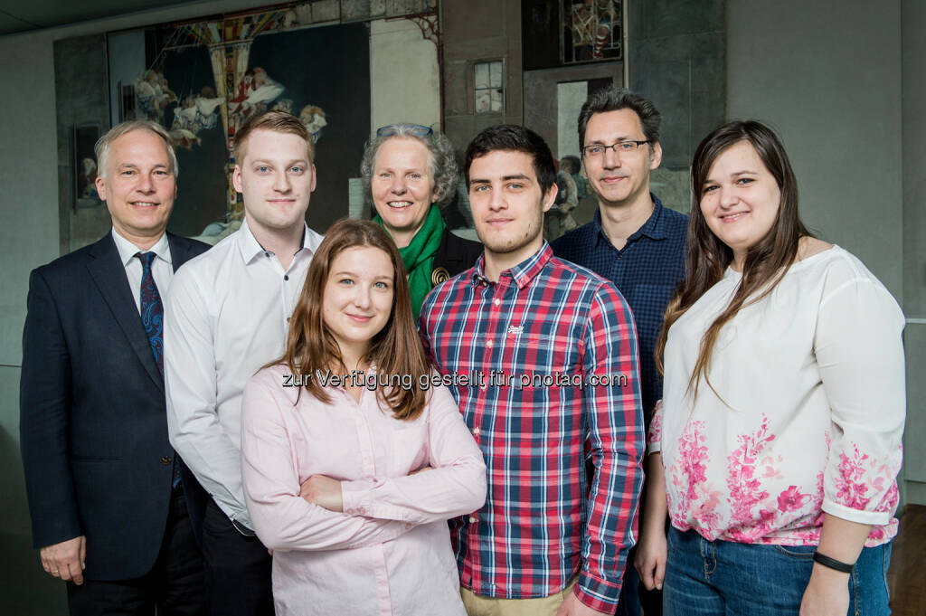 Peter Eichler (Uniqa Österreich), Christoph Ulbinger, Amadea Sophie Hiess, Eringard Kaufmann (Generalsekretärin ÖAR), Armin Schmoldas, Georg Edelmayer (TU Wien), Cornelia Salomon : Unikate gesucht und gefunden : Uniqa Österreich und ÖAR präsentieren die Gewinner und schreiben Technik-Wettbewerb 2016 aus :  Fotocredit: © Uniqa / Froese, © Aussendung (31.05.2016) 