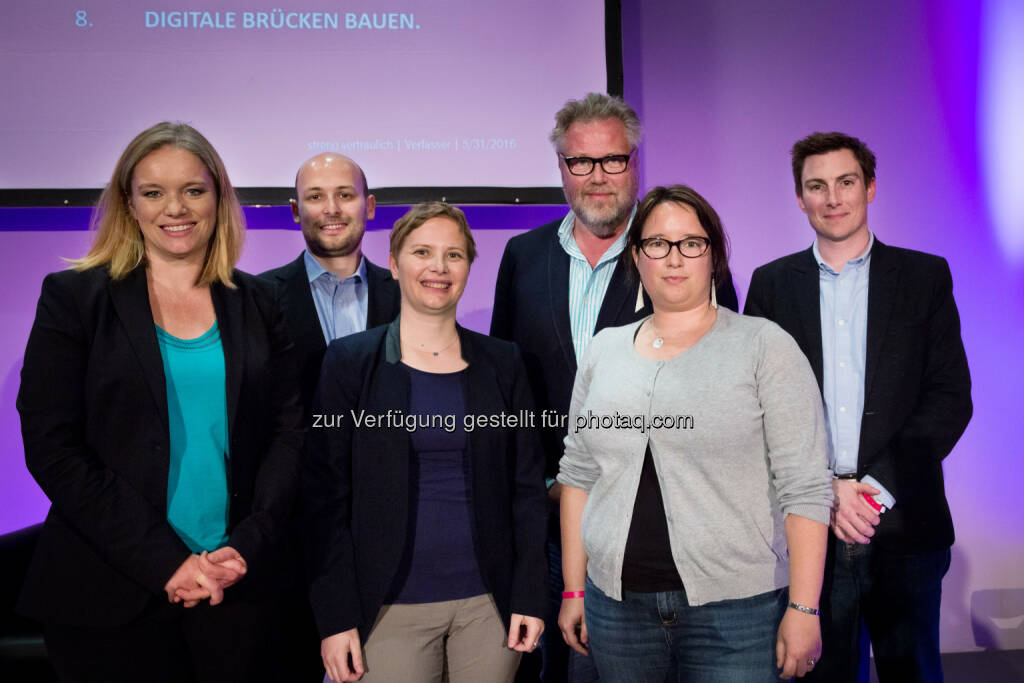 Corinna Milborn (Moderatorin), Ralph Müller-Eiselt (Bildungsforscher und Buchautor), Barbara Geyer-Hayden (FU Burgenland), Helmut Spudich (T-Mobile), Elke Lackner (TU Graz), Stefan Schmid (PH Burgenland) : Bildung 4.0 : T-Mobile Initiative „Connected Kids“ geht in viertes Schuljahr : Integriertes Lernen im „Flipped Classroom“ verändert Unterrichtsgestaltung : Fotocredit: T-Mobile/König, © Aussendung (01.06.2016) 