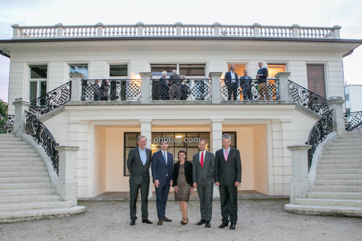 Vor der Klimt-Villa: Wilhelm Rasinger (IVA), Marc Düngler (DSW), Andrea Wentscher (IR BASF), Holger Lüth (IR Buwog),  Tjark Schütte (IR Deutsche Post DHL)