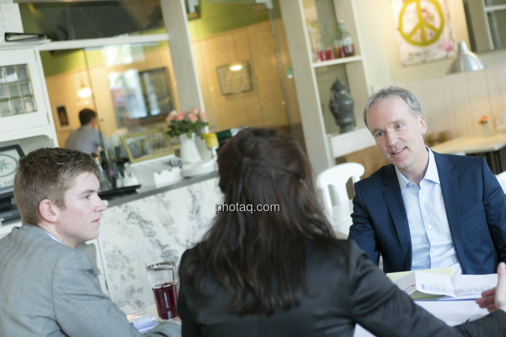 Tobias Adler, Silke Schlünsen (Close Brothers Seydler Bank AG), Christian Drastil, © finanzmarktfoto/Martina Draper (16.04.2013) 