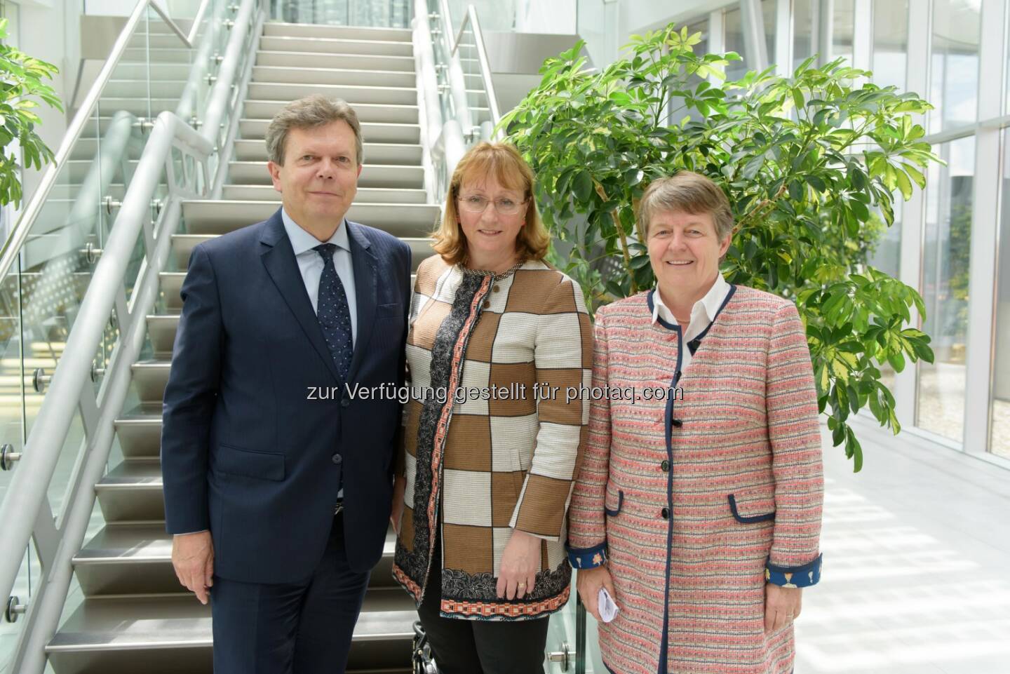 Lothar Roitner (GF des FEEI/Fachverband der Elektro- und Elektronikindustrie), Ulrike Baumgartner-Gabitzer (Vorstandsvors. APG), Brigitte Ederer (Präsidentin FEEI) : FEEI, FH Technikum Wien und der Stromnetzbetreiber Austrian Power Grid veranstalten das Netzwerkevent „Frauen in der Technik“ für die Studentinnen und Mentorinnen des Stipendiums „1.000 Euro statt Blumen“ : Fotocredit: APA/FEEI/Appel