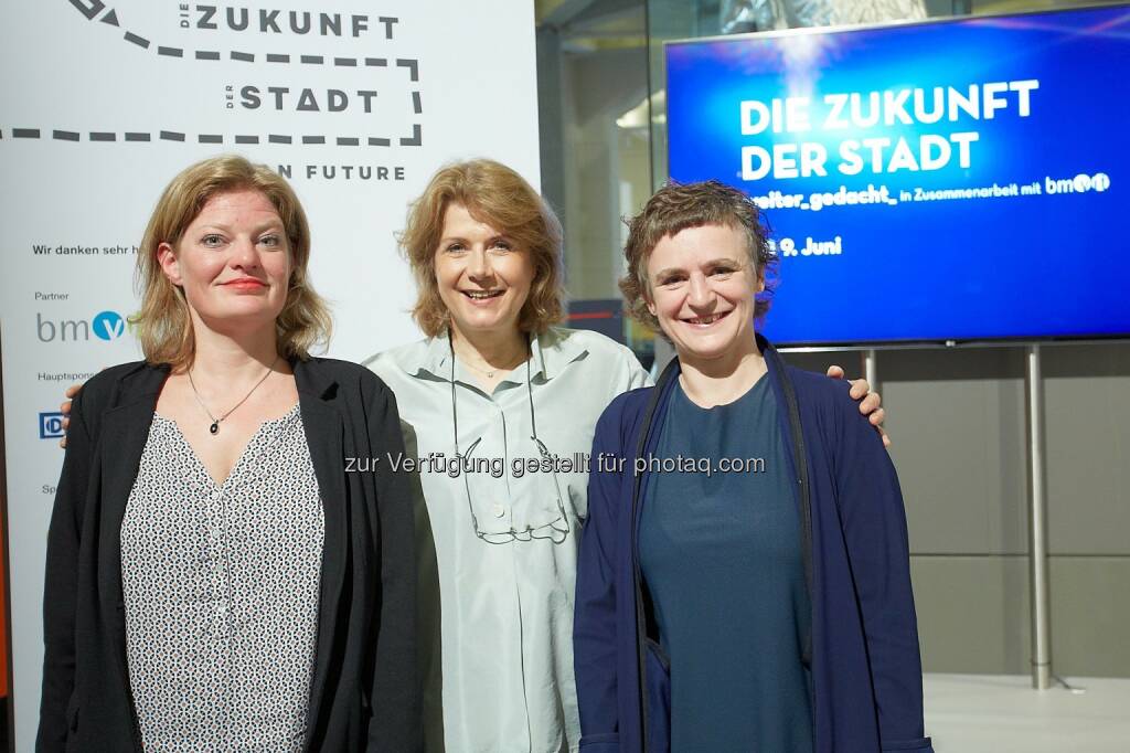 Martina Griesser-Stermscheg (Leitung Sammlung), Gabriele Zuna-Kratky (Direktrorin TMW), Elisabeth Limbeck-Lilienau (Leitung Sonderausstellung) : „Die Zukunft der Stadt. weiter_gedacht_“ : Neues Ausstellungsformat zu Innovation und Technik im Technischen Museum Wien : Fotocredit: Technisches Museum Wien/APA-Fotoservice/Preiss, © Aussendung (03.06.2016) 