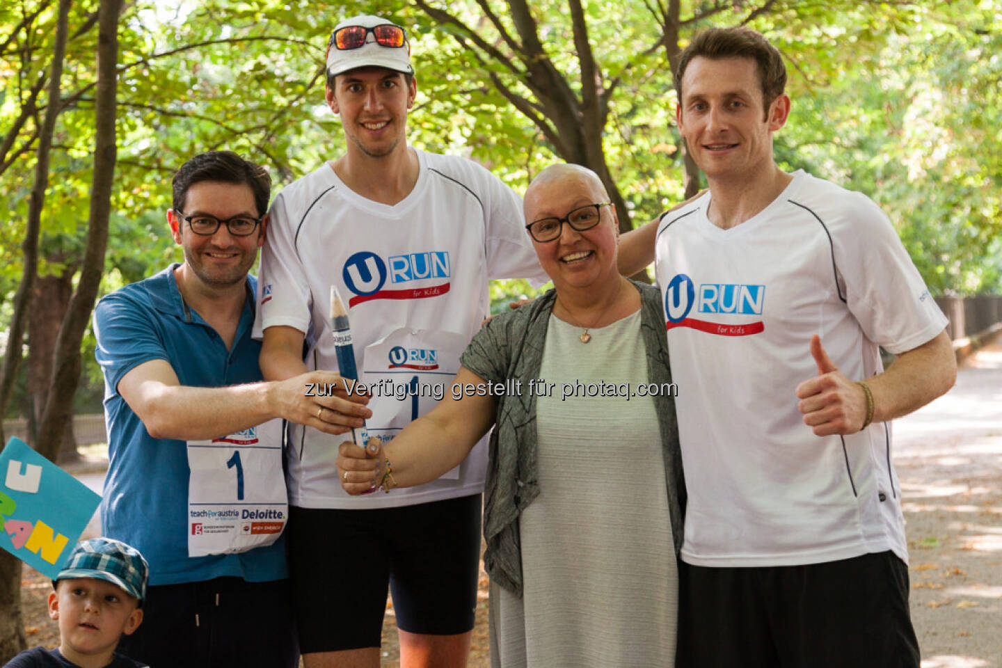 Gesundheitsministerin Sabine Oberhauser mit Simon Horowitz (Initiater des Teach for Austria URun) und Matthias Stiedl, Credits: Markus Sepperer, David Blacher