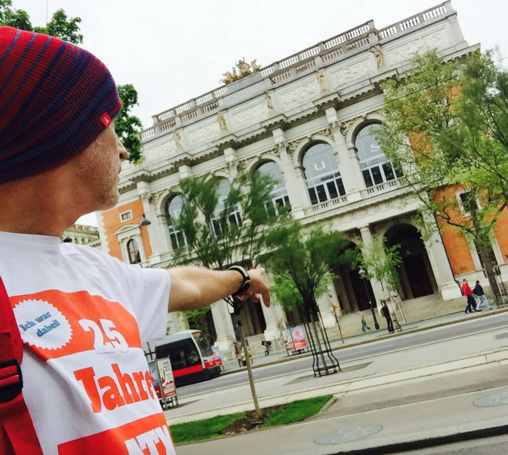 rot-weiss-rot Lauf: Start bei der alten Wiener Börse auf der Ringstrasse (09.06.2016) 