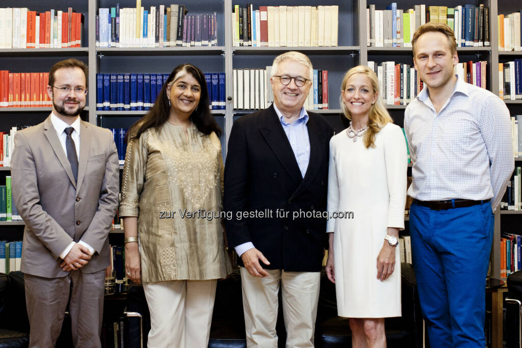 Markus Schweiger (GF Marshallplan-Jubiläumsstiftung), Shalini Randeria (Rektorin des Instituts für die Wissenschaften vom Menschen), Wolfgang Petritsch (Präsident der Marshallplan-Jubiläumsstiftung), Alexa Wesner (amerikanische Botschafterin in Österreich), Vedran Dzihic (Senior Researcher am Österreichischen Institut für internationale Politik/oiip) : Symposium der Marshallplan-Jubiläumsstiftung : „Steht die Demokratie in Europa vor dem Aus?“ : Fotocredit: Marshallplan-Jubiläumsstiftung/ Michèle Pauty, © Aussender (09.06.2016) 