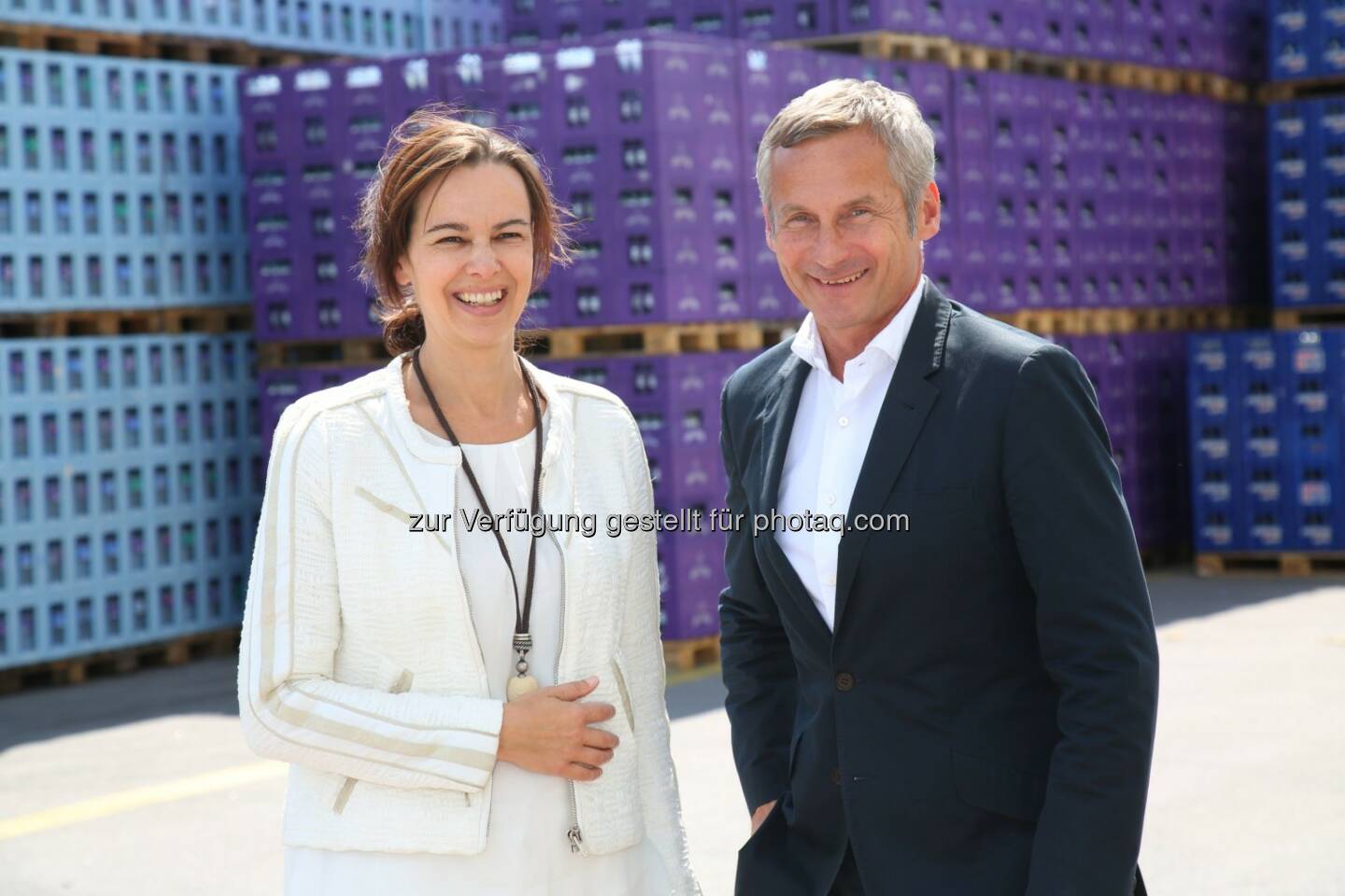 Sophie Karmasin (Familienministerin), Alfred Hudler (Vorstandsvors. Vöslauer) : Bundesministerin Sophie Karmasin zu Gast bei Vöslauer : Familie und Beruf sind zentrale Themen : Fotocredit: Vöslauer/APA-Fotoservice/Schedl