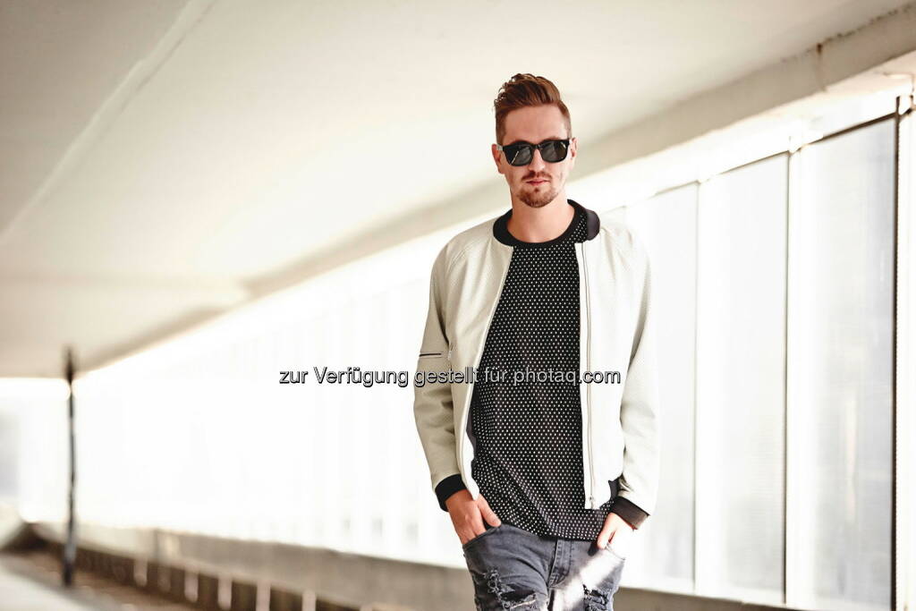 Robin Schulz (DJ) : Sennheiser bringt 3D-Audio auf die Art Basel in Basel : Neuer Song ,,More than a friend (feat. Nico Santos), exklusiv für Sennheiser mithilfe der AMBEO-Technologie aufgenommen für die Art Basel : Fotocredit: Sennheiser electronic GmbH & Co. KG, © Aussender (15.06.2016) 