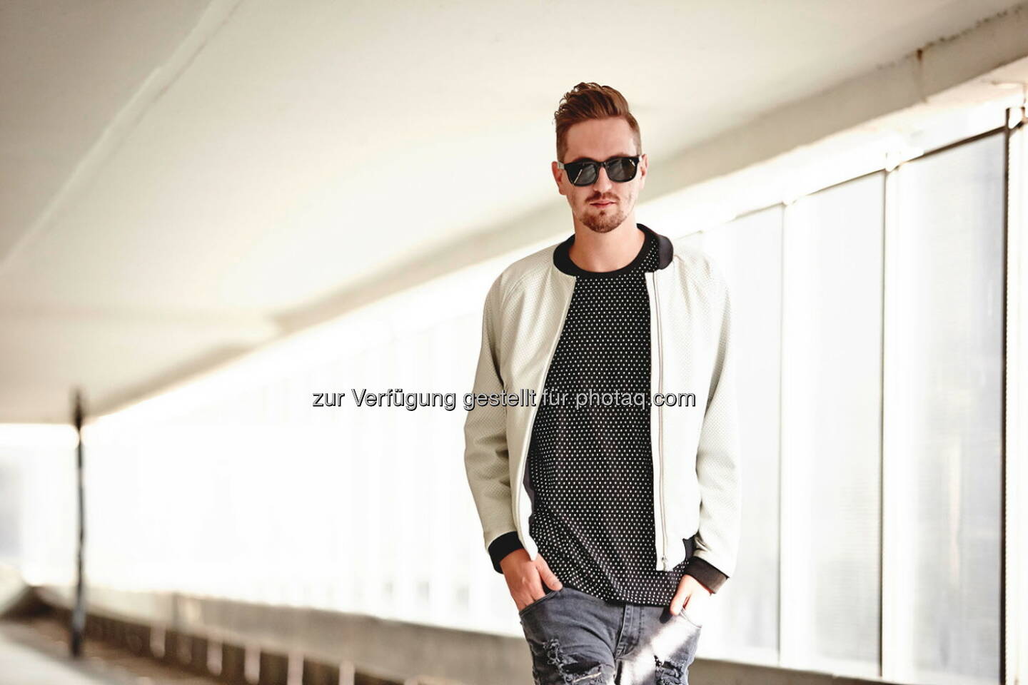 Robin Schulz (DJ) : Sennheiser bringt 3D-Audio auf die Art Basel in Basel : Neuer Song ,,More than a friend (feat. Nico Santos), exklusiv für Sennheiser mithilfe der AMBEO-Technologie aufgenommen für die Art Basel : Fotocredit: Sennheiser electronic GmbH & Co. KG