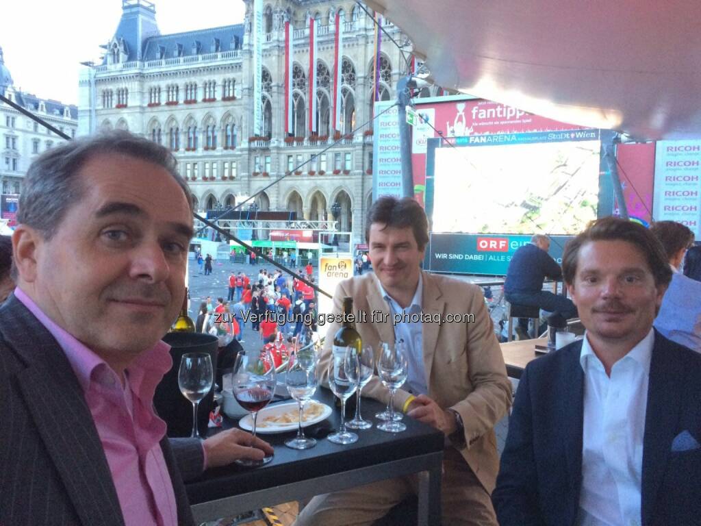 Wolfgang Matejka, Werner Schleritzko, Thomas Swoboda beim EM Public Viewing der Wiener Privatbank, © Aussendung (15.06.2016) 