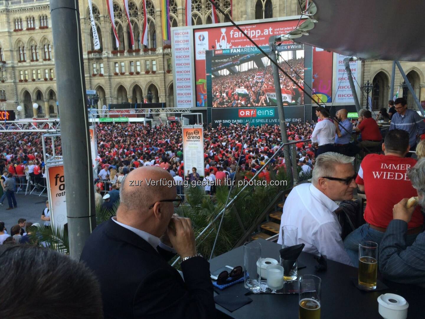 Thomas Schneidhofer beim EM Public Viewing der Wiener Privatbank