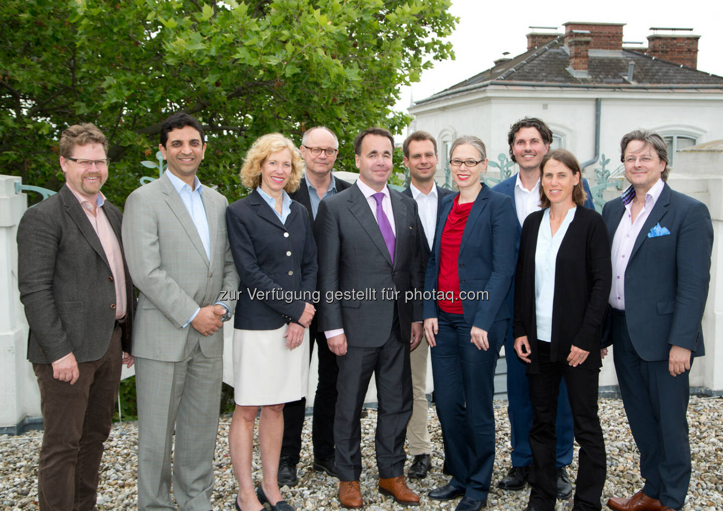 Ola Skanung (CFO Cyxone); Saad Gilani (Board Member Cyxon); Theresa Comiskey Olsen (Board Member Cyxone); Kjell Stenberg (CEO Cyxone); Bert Juno (Board Member Cyxone); Carsten Gründemann (Universität Freiburg); Michaela Fritz (Vizerektorin der MedUni Wien für Forschung und Innovation); Christian Gruber (Zentrum für Physiologie und Pharmakologie der MedUni Wien); Christiane Krcal (Technologietransfer/TTO der MedUni Wien); Mikael Lindstam (Board Member Cyxone) : Erfolgreicher Börsengang mit MedUni Wien-Patent : Schwedisches Unternehmen nimmt 2,5 Mio. EUR an Aktienkapital ein : Fotocredit: MedUni Wien/Matern