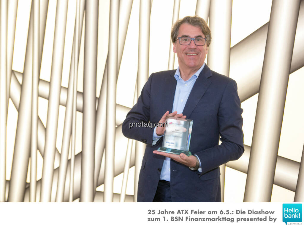 Stefan Pierer (CEO Cross Industries) mit dem Number One Award 2015, © Martina Draper/photaq (16.06.2016) 