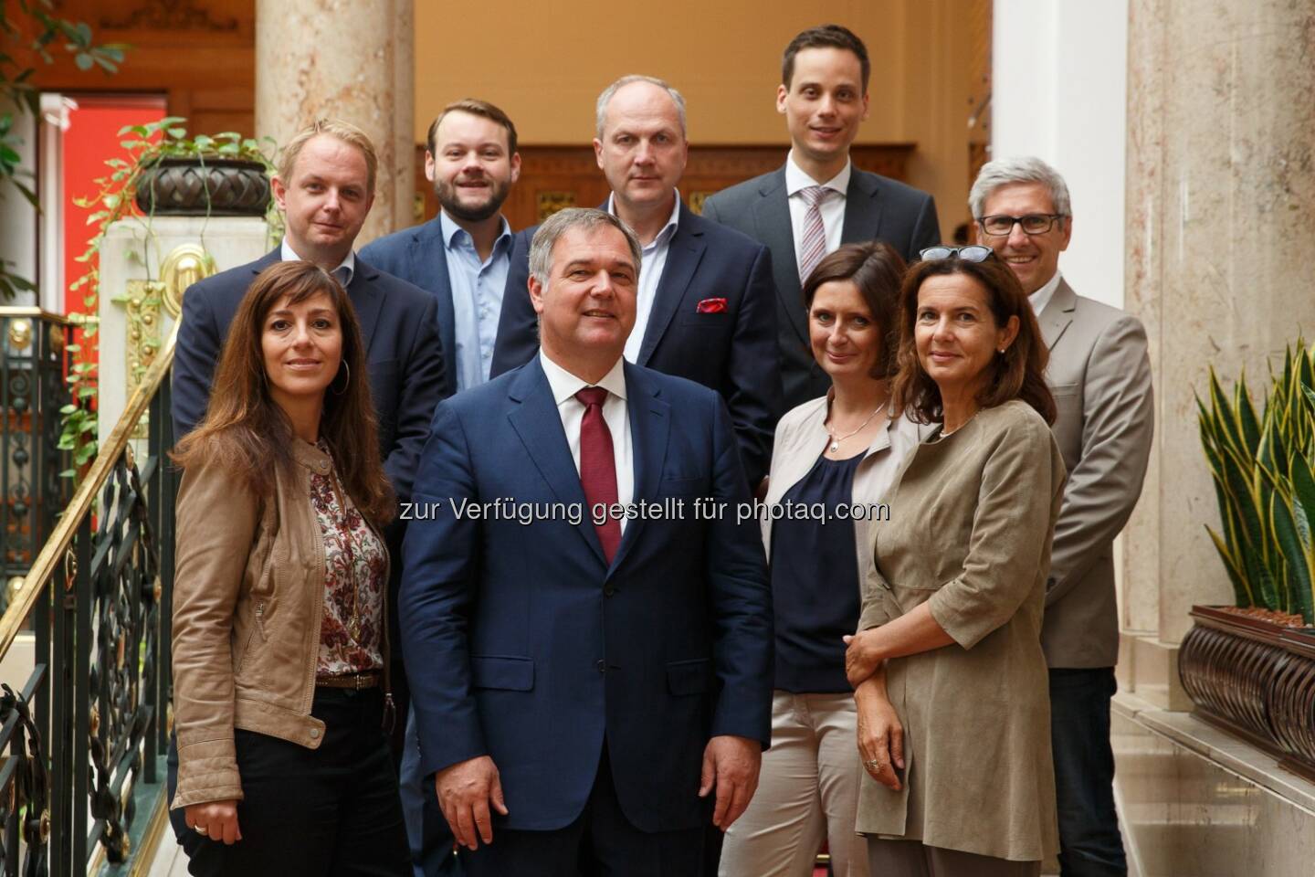 Dalia Preziosa (Österreichische Post), Gregor Bierent (New Frontier Group), Hannes Cizek (RZB), Walter Ruck (WK Wien), Gerhard Gamperl (Verbund), Maximilian Schausberger (A1), Sabine Toplak (AccorHotels), Christiane Noll (Microsoft Österreich), Robert Heinze (Connect Care – Sieger in Season 1 bei Microsoft) : Kick-off für Europa‘s größten Corporate Innovation Contest – hosted by WK Wien : Fotocredit: WKW/Wieser