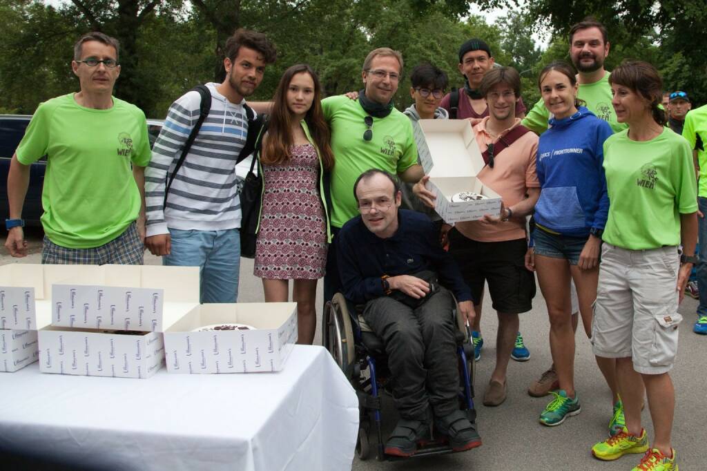 Laufteam Haus Roshan beim 100-km-(Staffel-)Lauf in Wien (c) Andreas Ecker, © Diverse  (20.06.2016) 