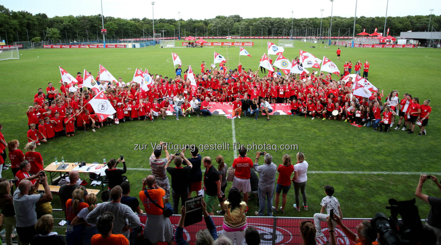 Coke Cup 2016 : U12 der Wiener Austria gewinnt Coca-Cola CUP Bundesfinale und fliegt zur UEFA Euro 2016TM : Fotocredit: Coca-Cola/GEPA pictures