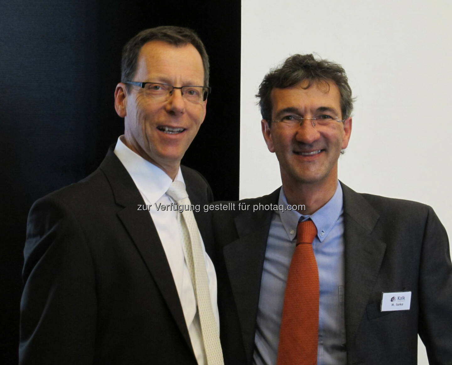 Thomas Stumpf (BVK-Vorsitzender), Moritz Iseke (scheidender stellv. Vorsitzender) : Jahrestagung des Bundesverbandes der Deutschen Kalkindustrie (BVK) in Bremen: Fotocredit:  obs/Bundesverband der Deutschen Kalkindustrie/Maria del Arte, BVK