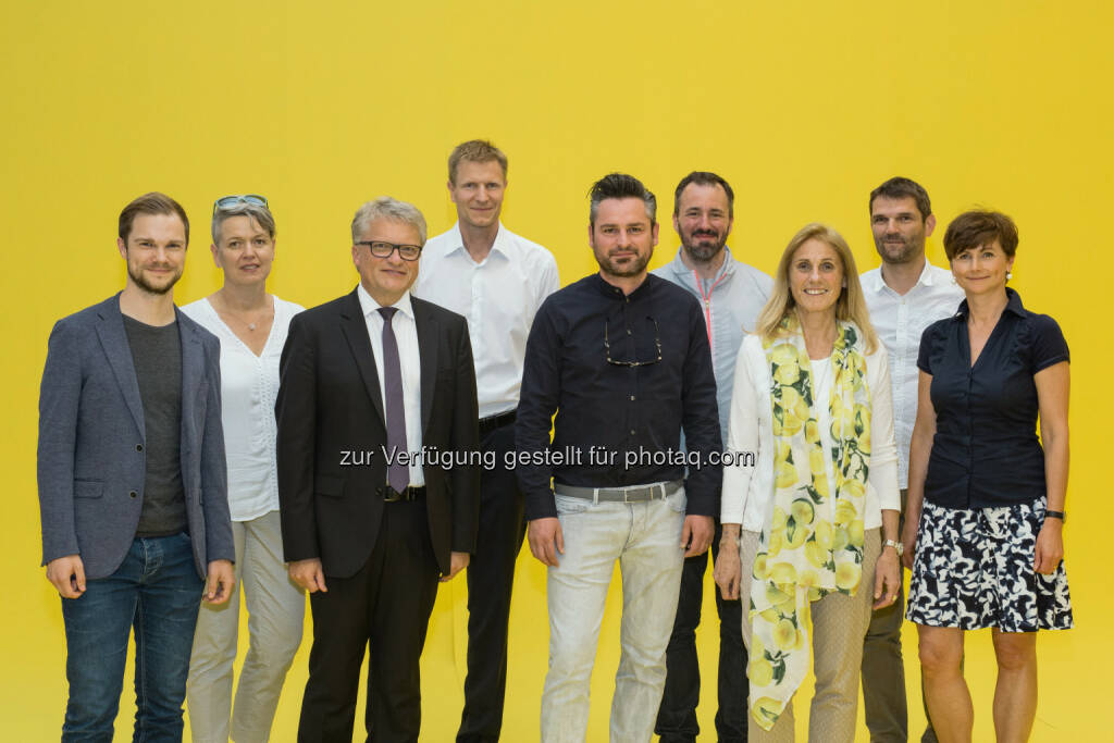 David Kitzmüller (karriere.at GmbH), Elisabeth Mayr-Kern (Land OÖ), Klaus Luger (Bgm. Linz), Christian Federspiel (Catalysts GmbH), Frederik G. Pferdt (Google Inc.), Patrick Bartos (Creative Region), Susanne Wegscheider (Stadträtin), Mario Herger (Enterprise Garage Consultancy), Birgit Ettinger (Keba AG) : In der Tabakfabrik wurde gegoogelt : Googles-Innovations-Chef Frederik G. Pferdt über Innovationsumfelder und Ja, und-Gedankensätze : Fotocredit: CreativeRegion/Voggeneder, © Aussender (24.06.2016) 