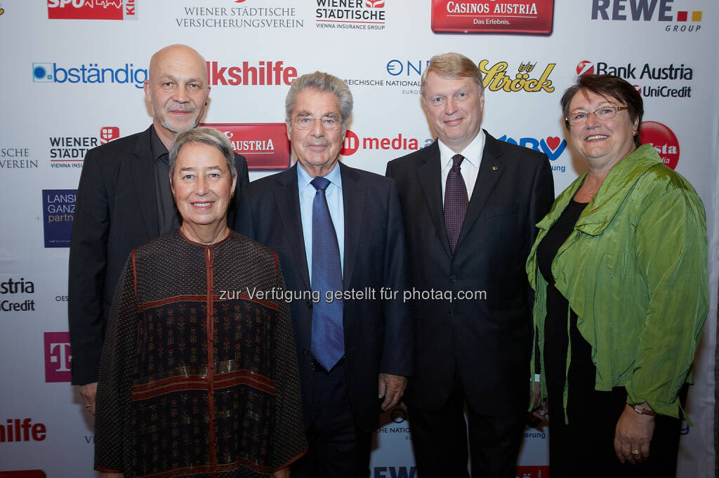 Erich Fenninger (Volkshilfe Direktor), Margit Fischer (Volkshilfe Schirmfrau), Heinz Fischer (Bundespräsident), Dietmar Hoscher (Vorstandsdirektor Casinos Austria), Barbara Gross (Volkshilfe Präsidentin) : Volkshilfe Nacht gegen Armut : Fotocredit: Volkshilfe Österreich/APA-Fotoservice/Preiss (30.06.2016) 