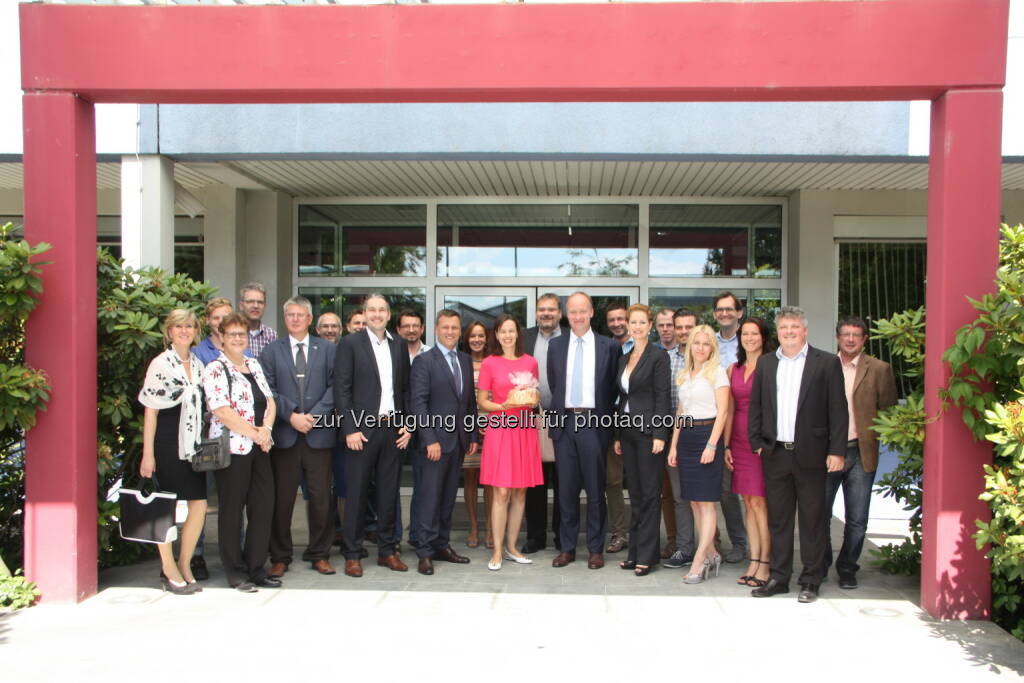 Sophie Karmasin (Familienministerin), Mitarbeiter am Philips Innovations- und Produktionsstandort in Klagenfurt : Philips ist Vorreiter bei Vereinbarkeit von Beruf und Familie : Fotocredit: Philips Austria GmbH, © Aussender (30.06.2016) 