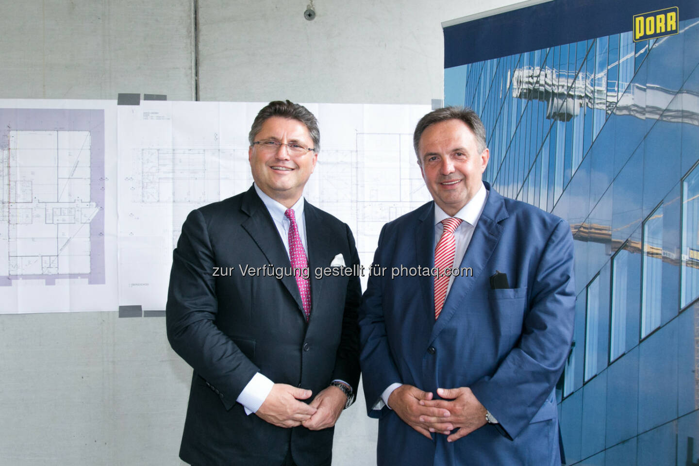 Karl-Heinz Strauss (Vorstandsvorsitzender PORR), Franz Chalupecky (Vorstandsvorsitzender ABB Österreich) :  Gleichenfeier für das neue Büro- und Werkstättengebäude der ABB in Wiener Neudorf : Fotocredit: PORR AG/APA-Fotoservice_Rastegar