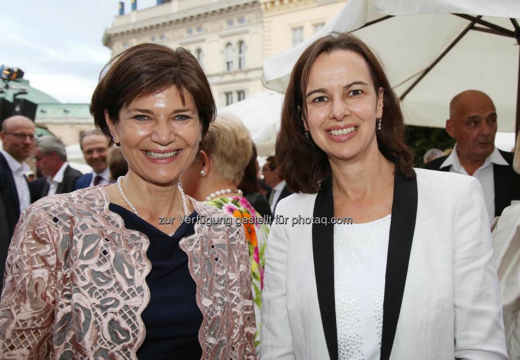 Michaela Keplinger-Mitterlehner (RLB OÖ), Sophie Karmasin (Familienministerin) , © RLB OÖ (01.07.2016) 