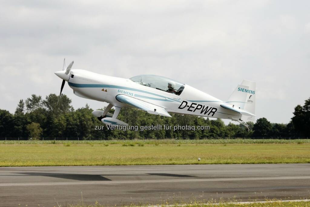 Erfolgreicher Jungfernflug rein-elektrisch - Flugzeug der Zertifizierungs-Kategorie CS23 : Der Siemens-Motor hat eine Leistung von 260 Kilowatt und ein Gewicht von nur 50 Kilogramm – damit verfügt er über ein Rekord-Leistungsgewicht : (c) Siemens , © Aussendung (04.07.2016) 