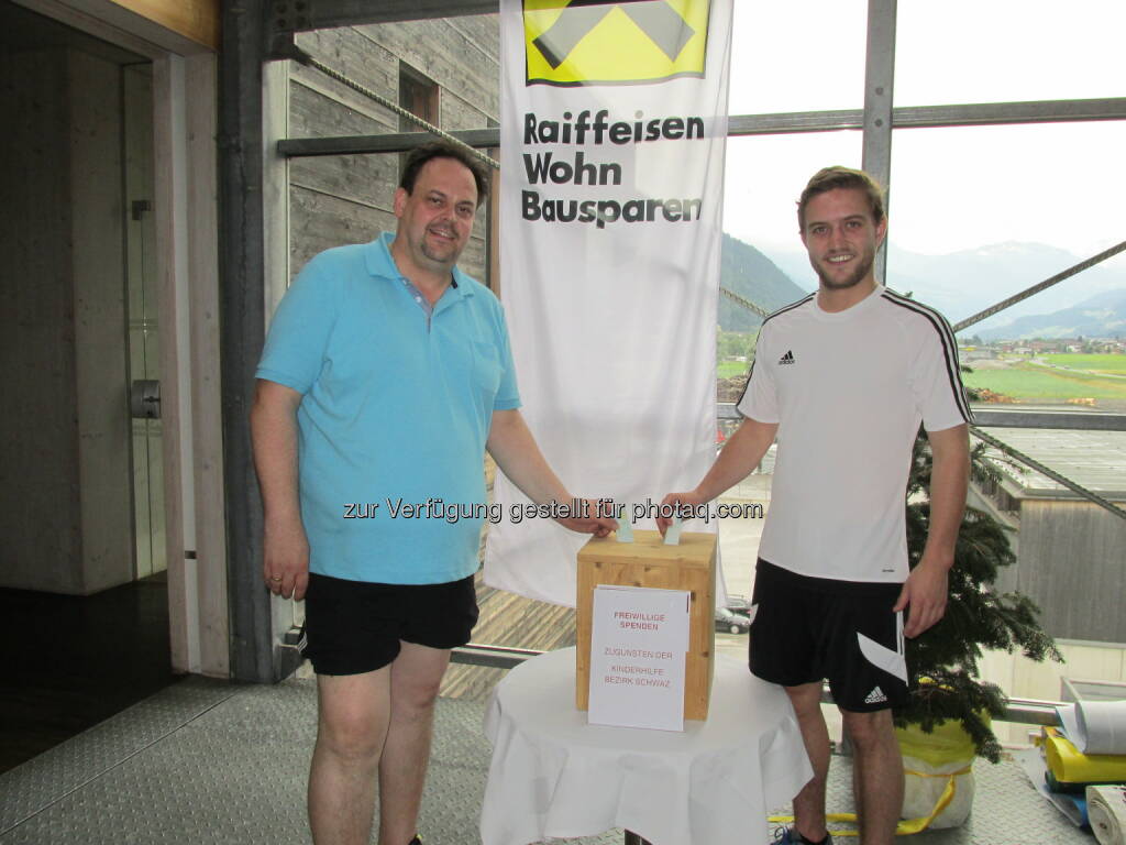 Gerhard Angerer (Bürgermeister Weerberg & Organisator), Dominik Mainusch (Bürgermeister von Fügen) : Siebenter Charity Treppenlauf 'step the trepp' bei Binderholz in Fügen für Kinderhilfe Bezirk Schwaz : Fotocredit: binderholz gmbH/Pixner, © Aussendung (04.07.2016) 