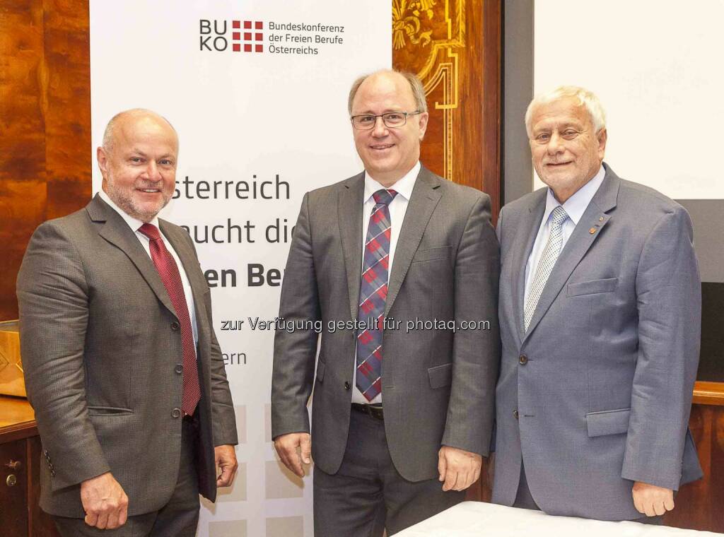 Rudolf Kolbe (Präsidialmitglied BUKO), Kurt Frühwirth (Präsident BUKO), Friedrich Schneider (Johann Kepler Universität Linz) : Bundeskonferenz - Freie Berufe schlagen Alarm: Unterwanderung durch Investoren gefährdet Unabhängigkeit : Fotocredit: Freie Berufe/Martin Lusser, © Aussender (04.07.2016) 