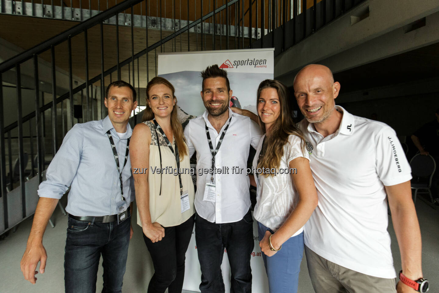 Andreas Burgstaller und Cornelia Schierl (Sportalpen Marketing, Gastgeber), Hannes Arch (Speaker), Nina Geiger (Sportalpen Marketing, Gastgeber), Jakob Schmidlechner (Speaker) : Zweiter Sports & Tourism Summit in der Panzerhalle Salzburg : Fotocredit: Sportalpen Marketing