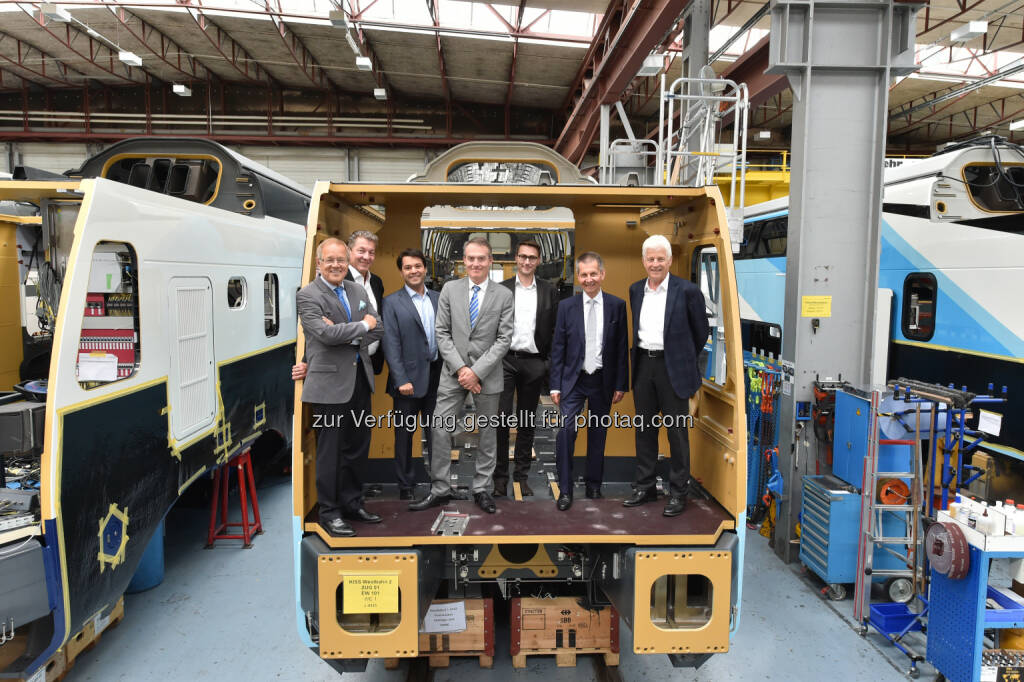 Erhard Grossnigg, Clemens Schneider, Florian Kazalek, Jean-Yves Leclercq, Martin Mödritscher, Erich Forster und  Benedikt Weibel (Aufsichtsrat und Geschäftsleitung der WESTbahn Management GmbH) : Die WESTbahn vergrössert im Jahr 2017 ihre Flotte um zehn neue Züge des Schweizer Unternehmens Stadler :  Erste Garnitur der neuen Serie steht schon auf Schienen : Fotocredit: Stadler Rail, © Aussendung (06.07.2016)