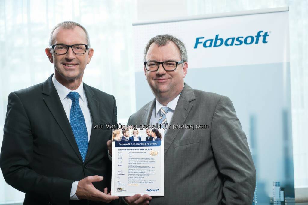 Andreas Altmann (MCI Rektor), Helmut Fallmann ( Fabasoft-Vorstandsmitglied) : Fabasoft vergibt hochdotiertes Stipendium für ein internationales MBA-Studium am Management Center Innsbruck : Fotocredit: Fabasoft, © Aussendung (06.07.2016) 