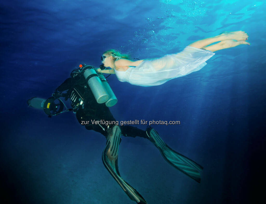 Julia Melcher, Taucher unter Wasser http://www.underwaterphotography.at, http://www.juliamelcher.com ,  http://www.mapics.at , © Martin Aigner (20.04.2013) 