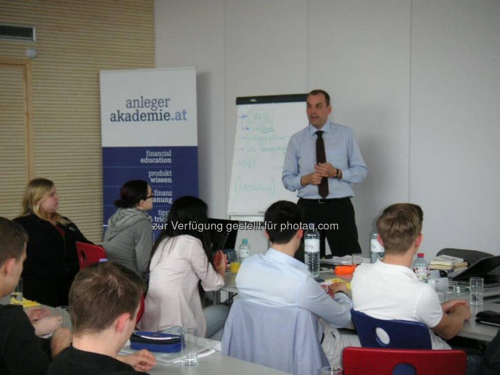 Johannes Muschik zum Thema europäischer Rechtsrahmen & Berufsperspektiven - Anlegerakademie.at in der Vienna Business School (21.04.2013) 