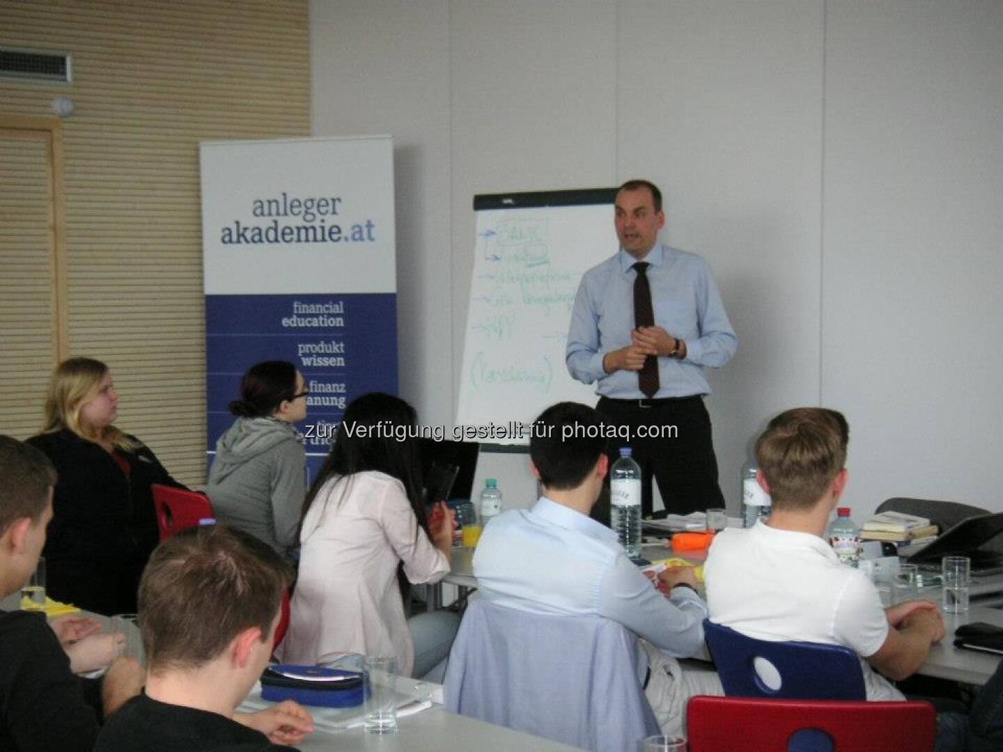 Johannes Muschik zum Thema europäischer Rechtsrahmen & Berufsperspektiven - Anlegerakademie.at in der Vienna Business School