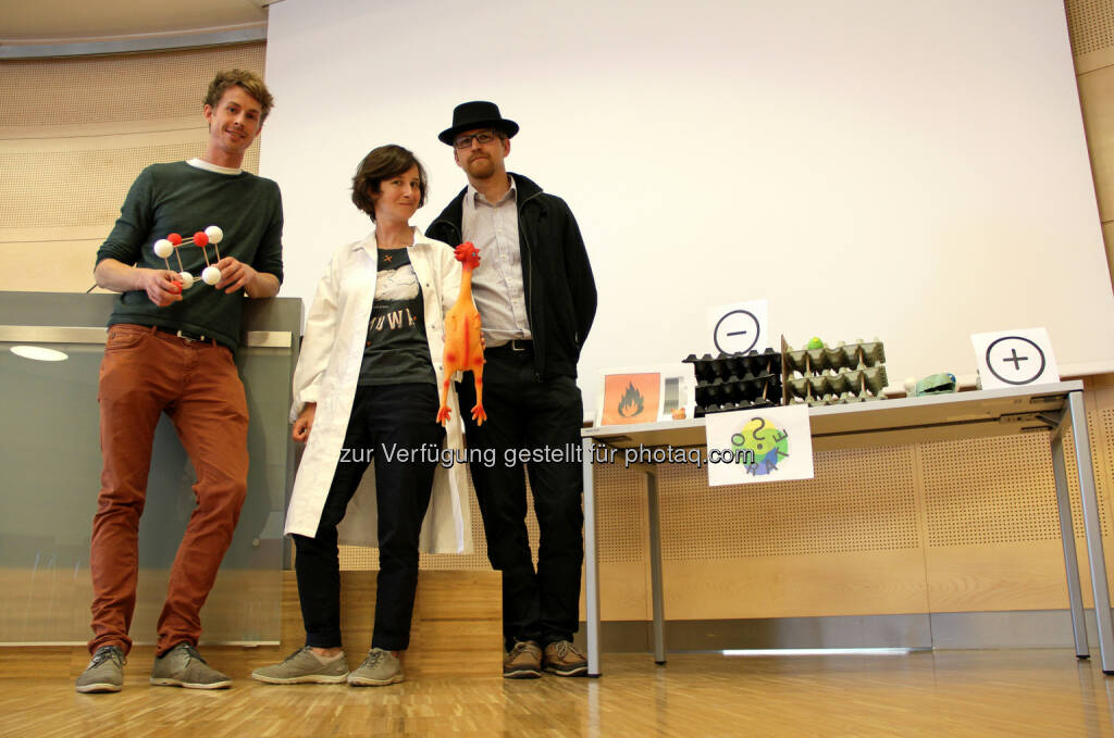 Florian Preishuber-Pflügl (TU Graz), Martyna Grydlik (JKU Linz), Moritz Brehm (JKU Linz) : Projekt „Sokrates“ brachte „Science Slam-Sieger nach Klagenfurt : Fotocredit: OVE/Kotal, © Aussendung (13.07.2016) 