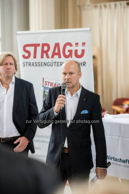 Marco Dittrich (Chefredakteur Straßengüterverkehr Stragü), Thomas Zembacher (GF Österreichischer Wirtschaftsverlag) : Straßengüterverkehr Stragü - Das führende Fachmedium der LKW- und Transportbranche wird 70 : Fotocredit: Klaus Ranger, © Aussendung (13.07.2016) 