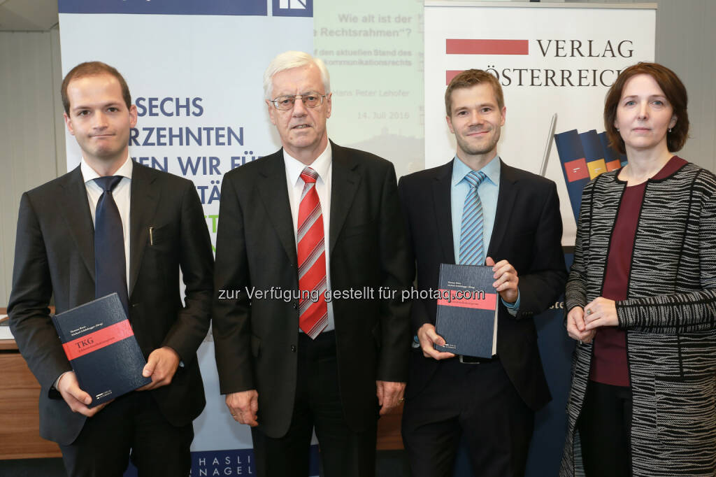 Michael Schilchegger (Rechtsanwalt, Haslinger, Nagele), Gerhart Holzinger (VfGH-Präsident), Thomas Riesz (JKU, Univ.-Ass.), Barbara Raimann (Verlagsleiterin) : Buchpräsentation Telekommunikationsgesetz im Verfassungsgerichtshof : Fotocredit: Haslinger, Nagele & Partner/APA-Fotoservice/Langegger, © Aussender (15.07.2016) 