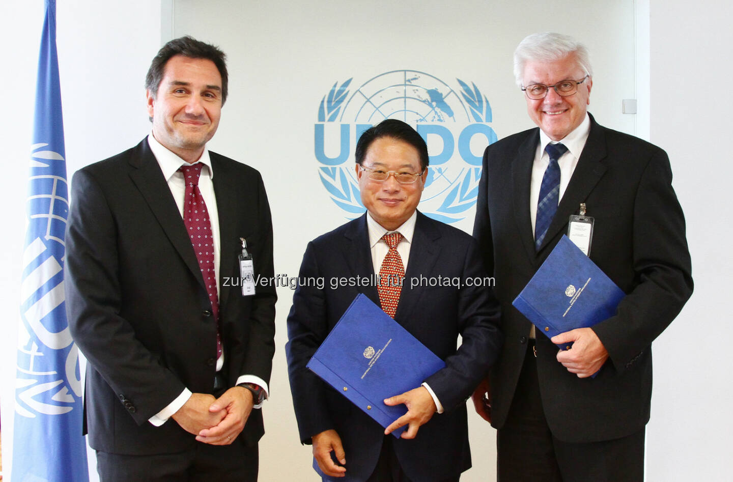 Phaedon Stamatopoulos (Director of Refining and Investmentproducts und Projektverantwortlicher bei Argor-Heraeus), Li Yong (Director General der Unido), Wilfried Hörner (Co-CEO Argor-Heraeus) : Argor-Heraeus und Unido unterzeichnen Memorandum zur Förderung von quecksilberfreien Technologien im Kleinbergbau : Fotocredit: Argor-Heraeus SA