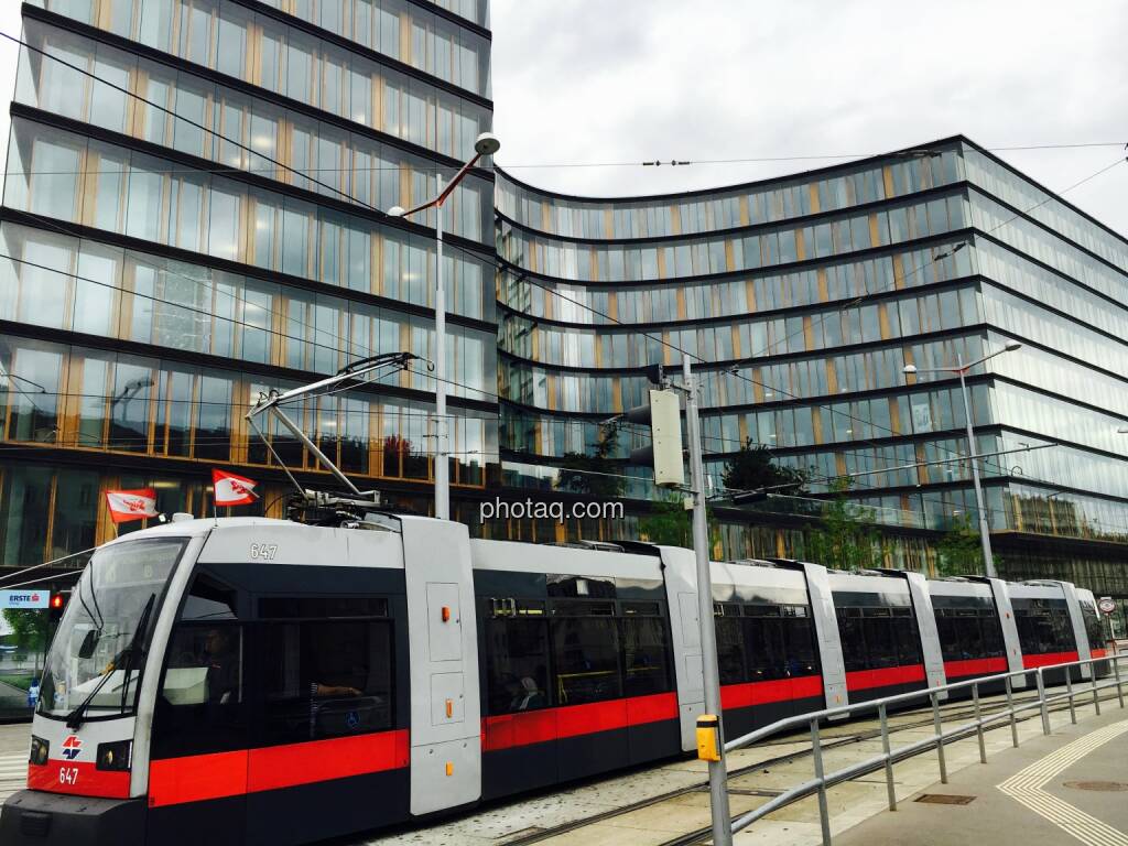 Erste Campus 18er, Strassenbahn, © photaq.com (16.07.2016) 