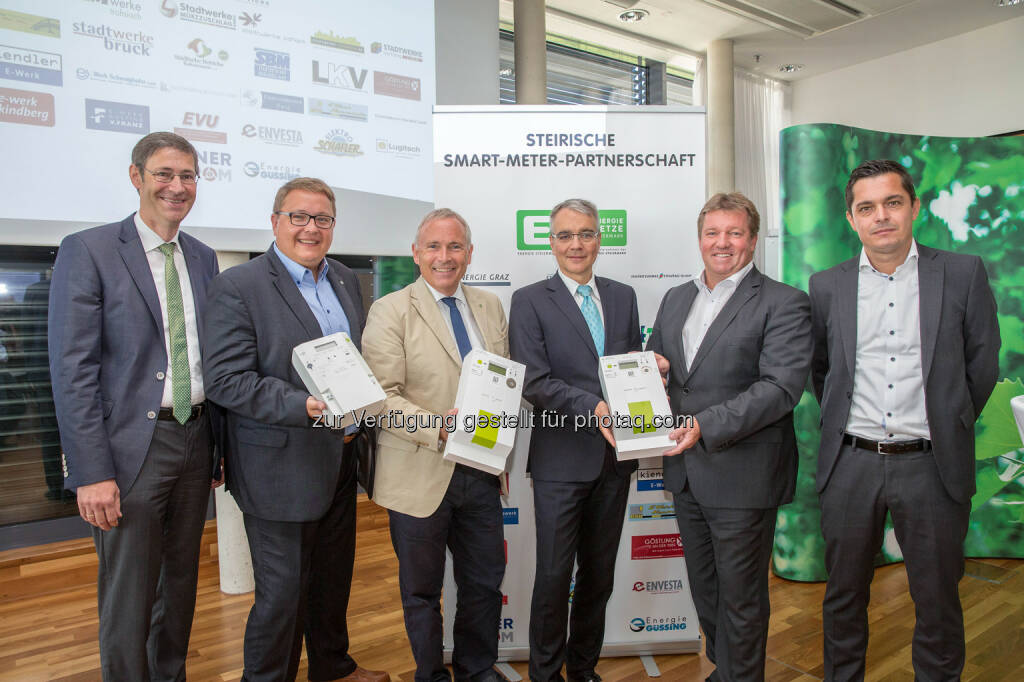 Erich Rybar (GF Feistritzwerke Steweag), Martin Graf (Vorstandsdirektor Energie Steiermark), Christian Purrer (Vorstandssprecher Energie Steiermark), Boris Papousek (GF Energie Graz), Manfred Wehr (Vorstandsvorsitzender Stadtwerke Judenburg), Martin Brunner (GF Energy Services) : Steiermark steigt auf intelligente Strom-Zähler um: 30 EVU-Partner arbeiten zusammen : Fotocredit: Energienetze Steiermark GmbH, © Aussendung (19.07.2016) 