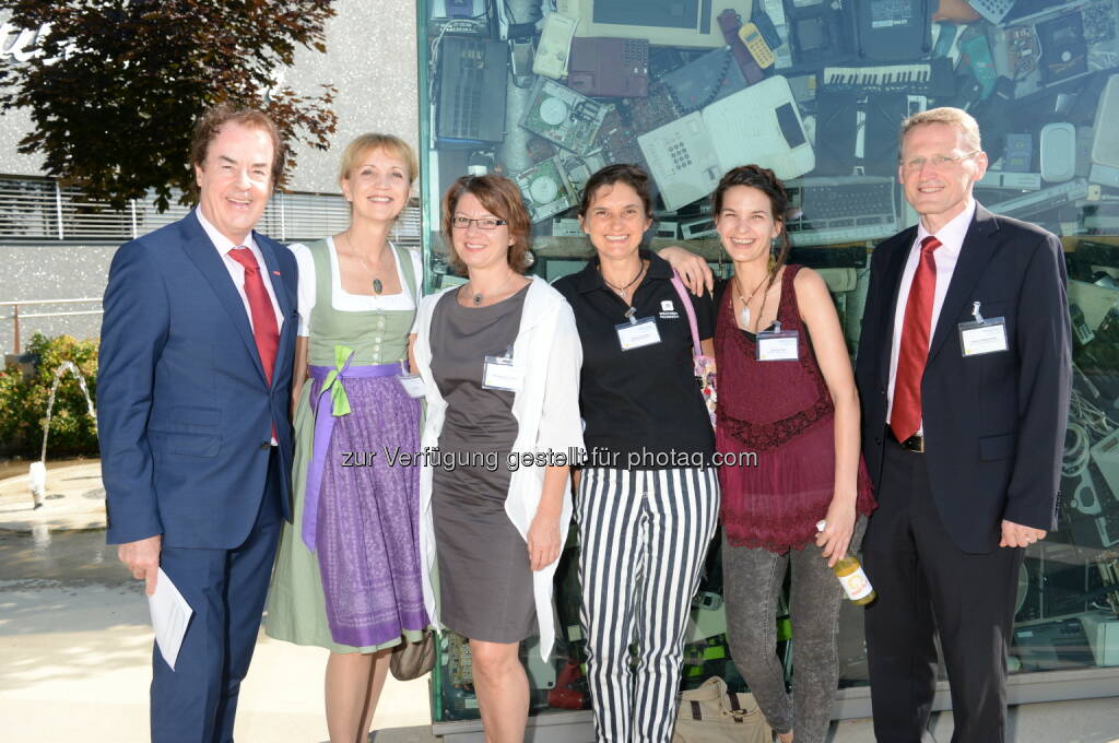 Hans Roth (Saubermacher Dienstleistungs AG), Ulrike Retter (Seminar Hotel Retter), Walburga Fröhlich (atempo GmbH), Sonja Reinisch (Weltweitwandern GmbH), Agnes Fogt (MAKAvA delighted GmbH), Robert Mayerhofer (Saubermacher Dienstleistungs AG) : Sommerbrunch der steirischen Nachhaltigkeitspioniere	: Vorzeigeunternehmen schmieden Lösungen für globale Nachhaltigkeitsziele : Fotocredit: Foto Fischer, © Aussender (20.07.2016) 