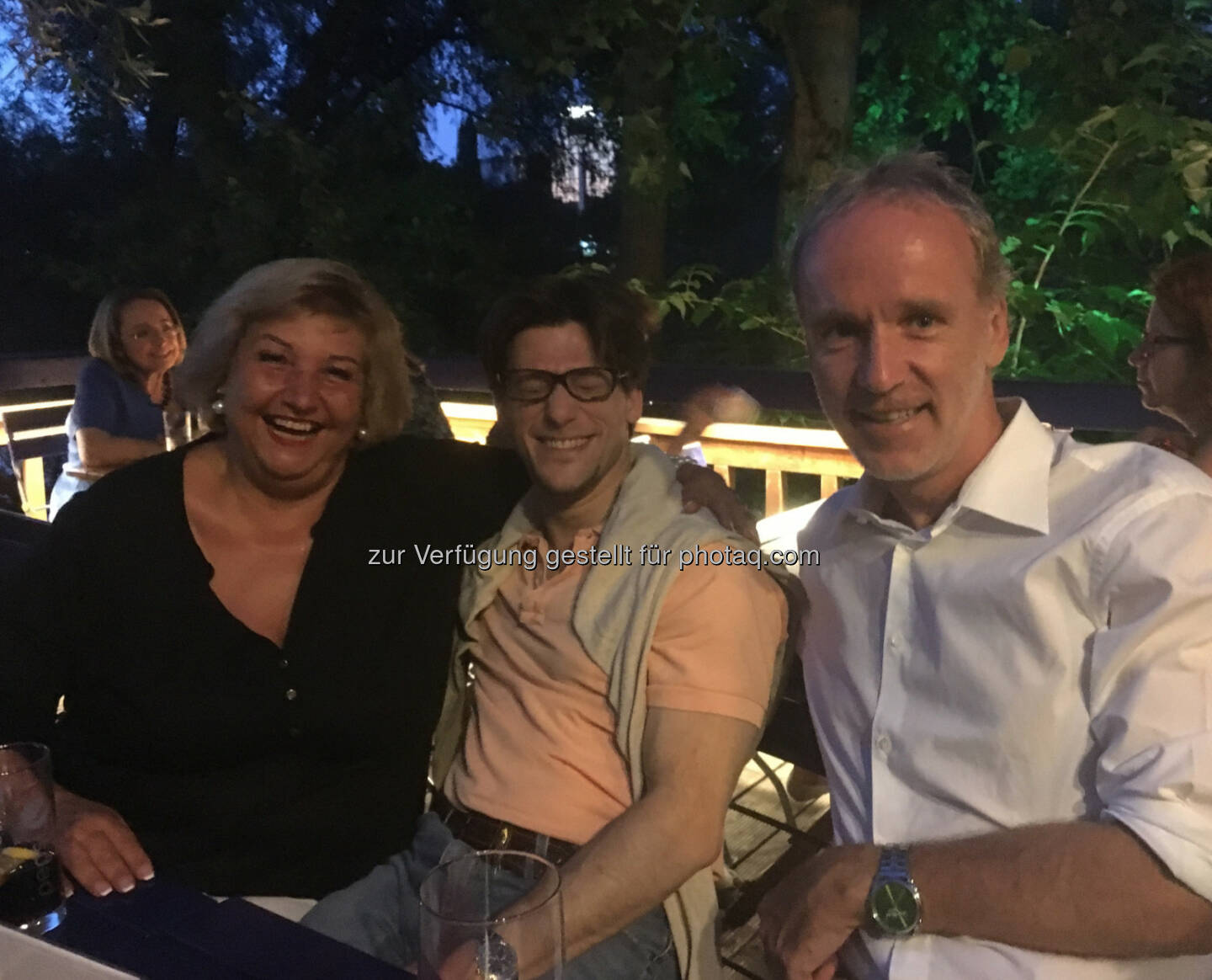 Lachen mit Martina Malyar und Lukas Jersabek beim Stammtisch auf der Summer Stage