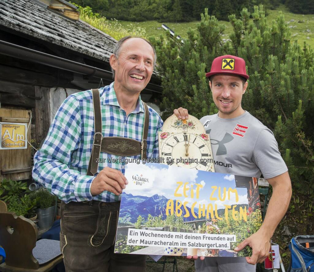 Leo Bauernberger (GF SalzburgerLand Tourismus GmbH), Marcel Hirscher (Skistar) : Medientag auf der Stuhlalm : Fotocredit: SalzburgerLand Tourismus/Neumayr/Leo, © Aussendung (22.07.2016) 