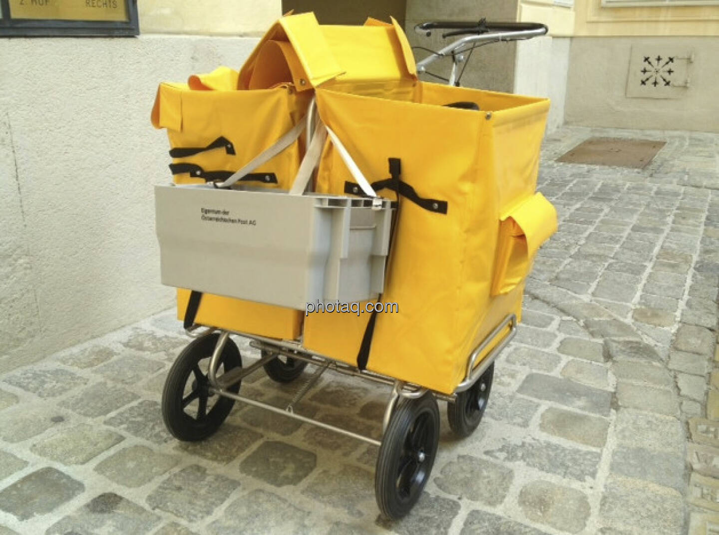 Post, Post-Wagerl, Post austragen, Briefträger, Brief