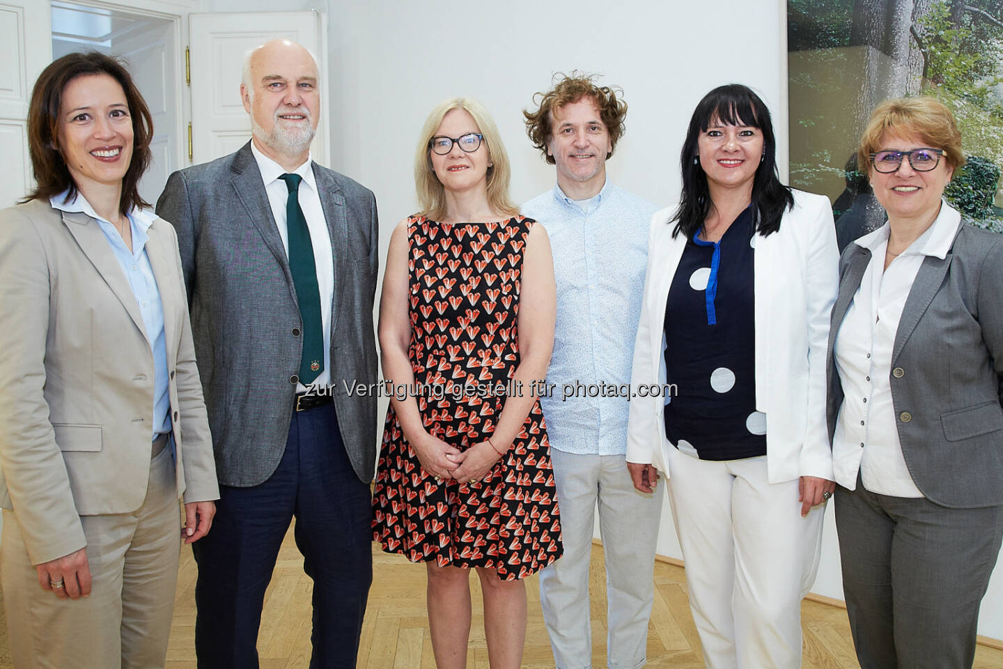 Mariella Schurz (Forschungsförderung B&C Privatstiftung), Heribert Pröbstl (Didaktiker, Lehrer AHS), Anna Steiger (Vizerektorin TU Wien), Josef Penninger (wissenschaftlicher Direktor IMBA Institut für Molekulare Biotechnologie, Wittgenstein-Preisträger), Brigitte Trebos (B&C), Doris Mayr (B&C) : Bildungspreis der B&C Privatstiftung : 113 Projektideen zu innovativer Forschungsvermittlung eingereicht : Fotocredit: B&C Privatstiftung/APA-Fotoservice/Preiss